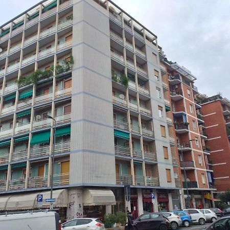 Meta Italy Da Enzo Apartment Милано Екстериор снимка