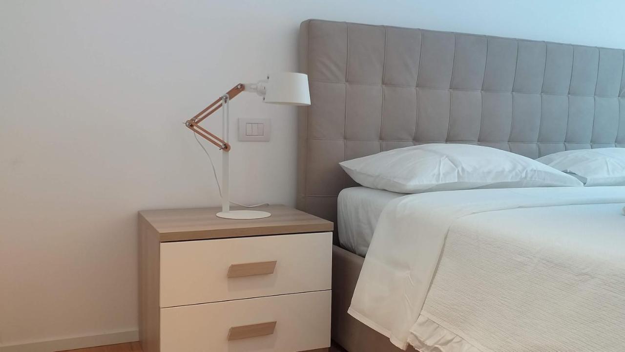 Meta Italy Da Enzo Apartment Милано Екстериор снимка